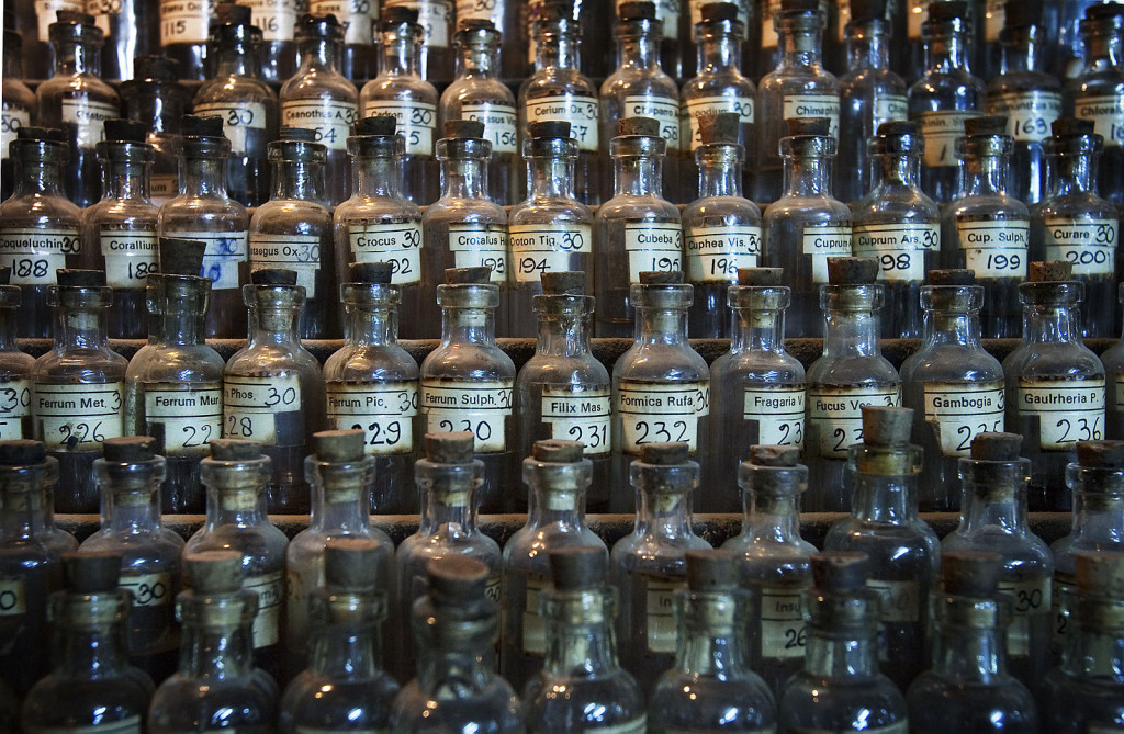 Homeopathic Pharmacy, Photo by Jorge Royan (Wikimedia Commons)
