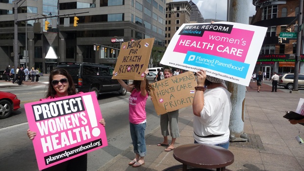 Planned-Parenthood-signs